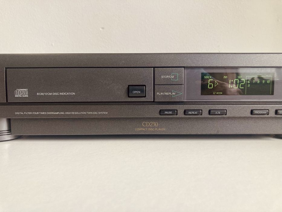 Leitor de CD Philips CD230