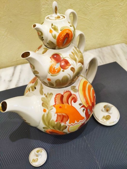 Фарфор СССР: набор из 3 заварочных чайников Золотой петушок, Городница