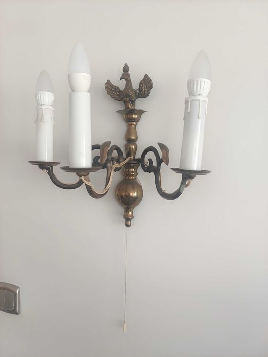 Zabytkowy mosiężny żyrandol z orłem w koronie komplet