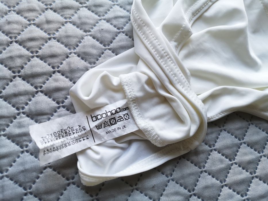 Krótki biały top Boohoo Night z wycięciem dekoldem rozmiar 42stan bdb