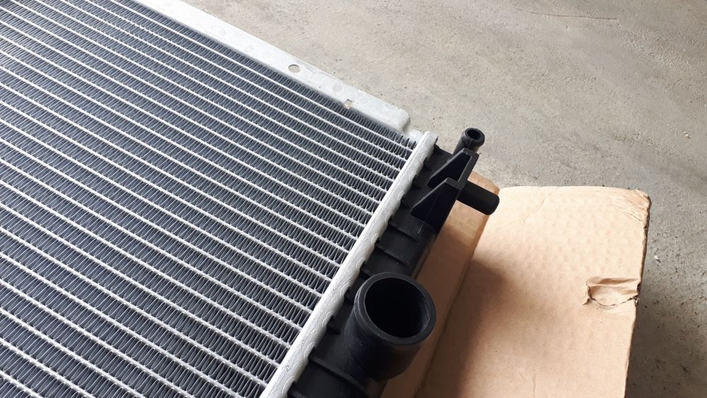 Radiador novo a estrear de refrigeração do motor Opel Corsa-A 1.5 Td