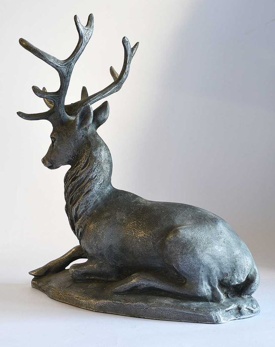 Продаю статуэтку оленя.