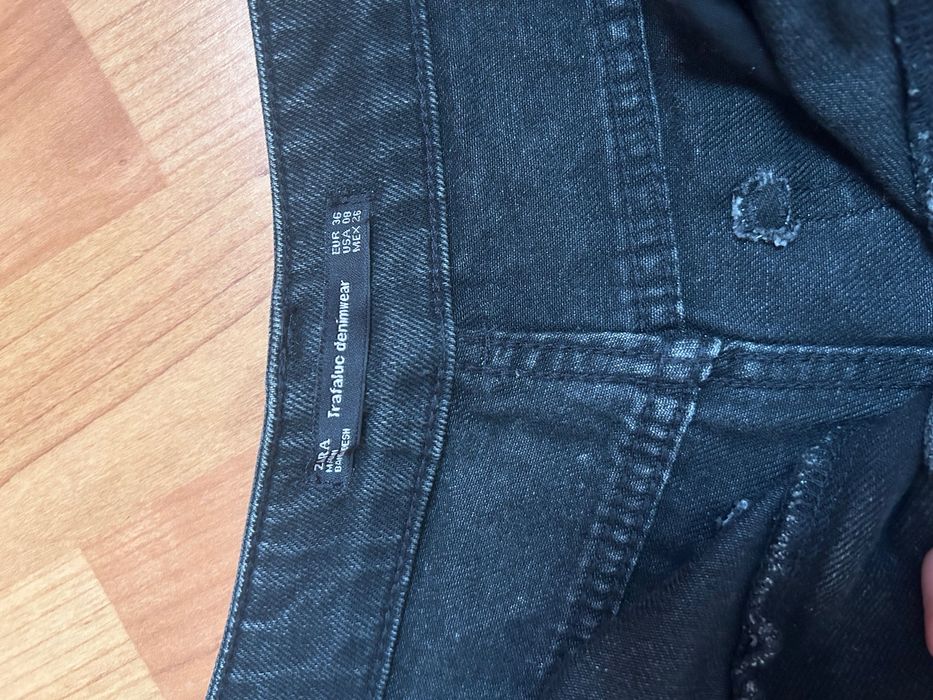 Шорти від бренду zara