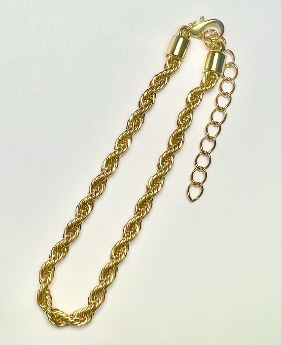 Pulseiras douradas