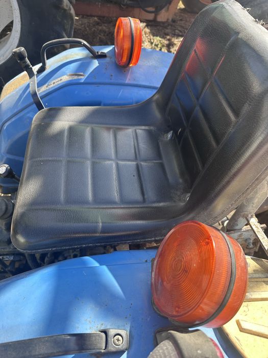 Mini Trator 15cv e 4 alfaias