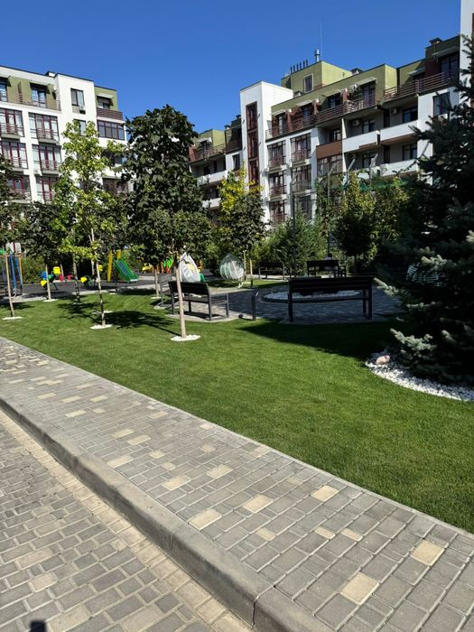 Сдам длительно студию с ремонто и мебелью