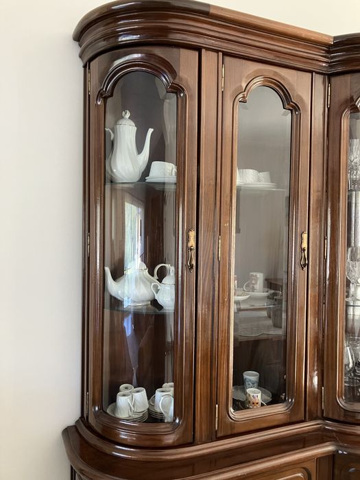 Louceiro de sala de jantar, com aparador em nogueira maciça