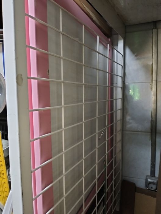 Expositor com ganchos