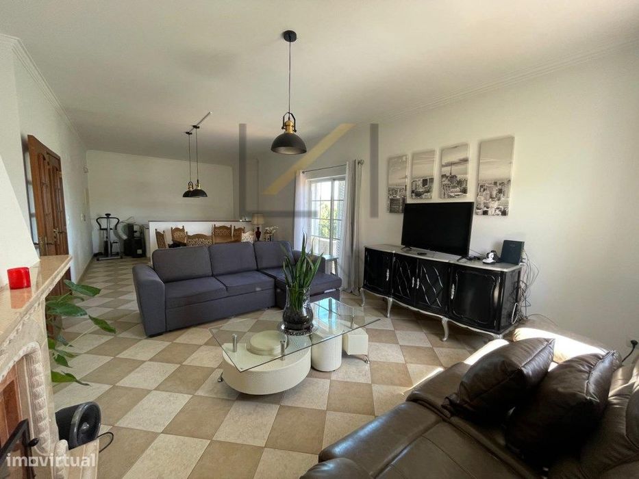 Apartamento de 3 assoalhadas com parqueamento privativo exterior e ...
