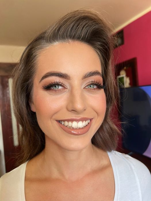 Makijaz, fale, loki oraz stylizacja brwi, atrakcyjne ceny