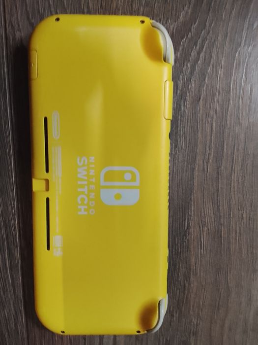 Nintendo Switch Lite з картою пам'яті на 64 GB