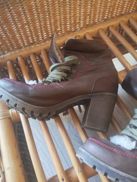 Śliczne brązowe kozaczki w stylu boho