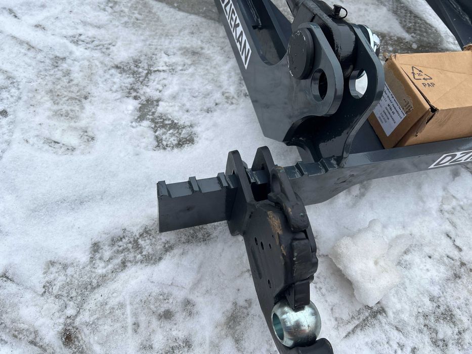 Tuz przedni do Ursus C360 podnośnik C330 C360 MF235 MF255 MASKI