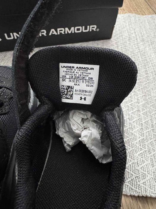 Under Armour Nowe Buty Dziecięce r. 21 rzepy BLACK Assert 10 AC