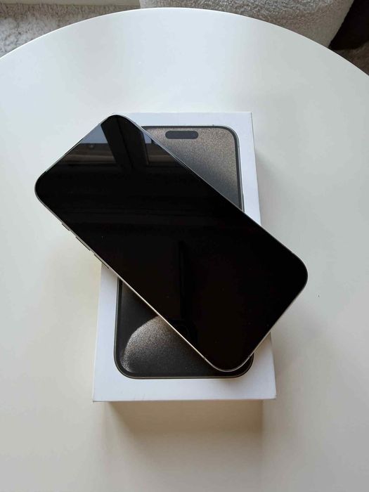 iPhone 15 pro 256gb natural titanium