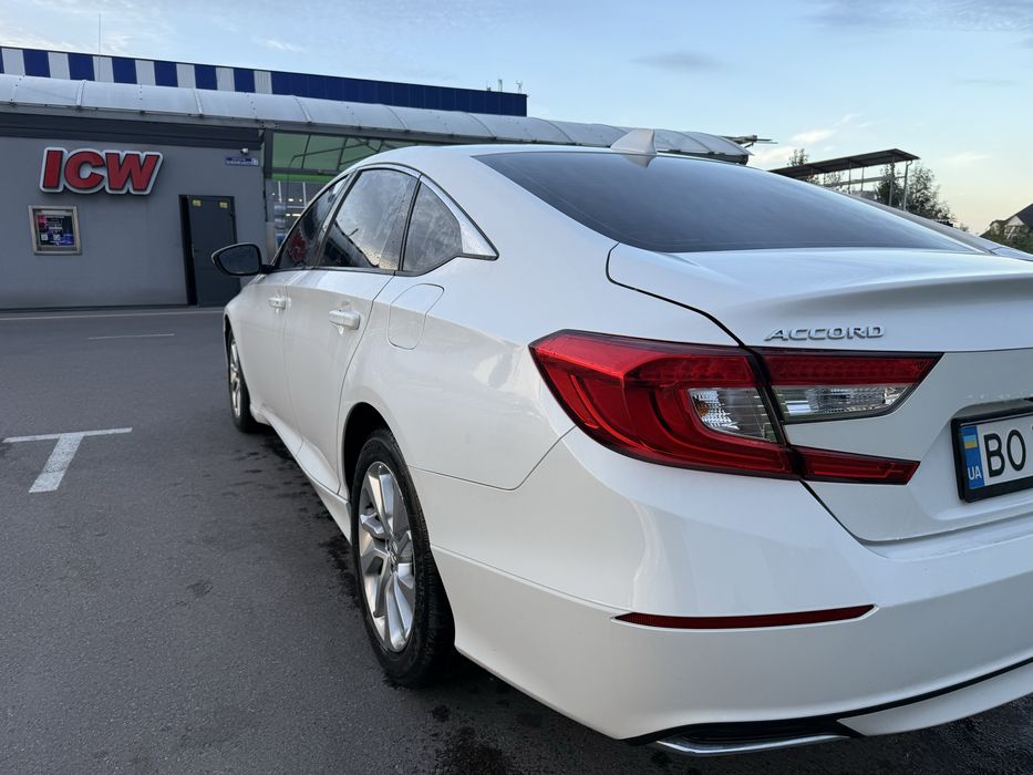 Honda Accord 2019 VIN 1HGCV1F18KA134838 фото оголошення 9 з 24