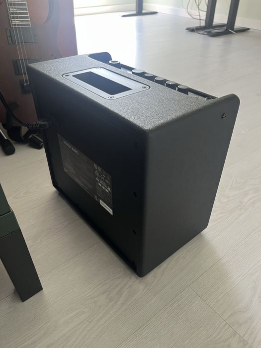 Fender Mustang LT25 Amplificador