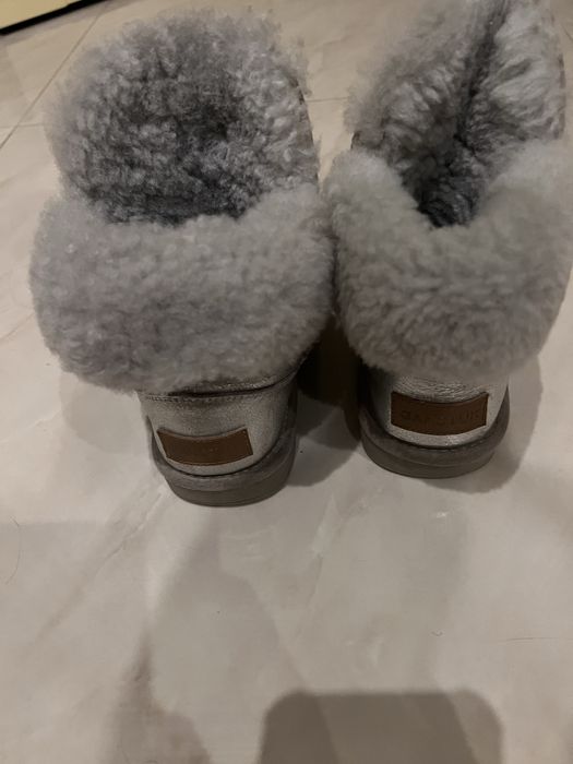 Зимове взуття для дівчинки( Уггі) розмір 32