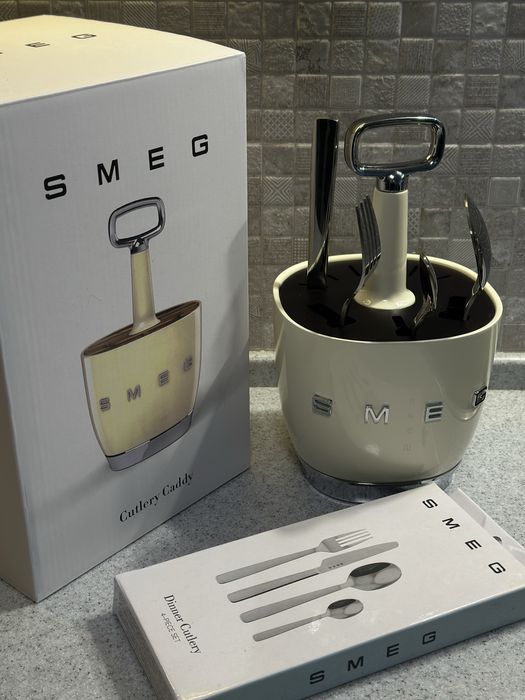 Органайзер для приборів SMEG Caddy в комплекті з приборами
