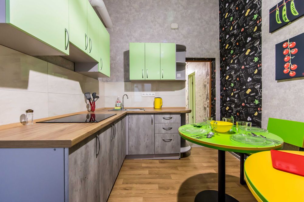 Місце в гуртожитку метро Лук'янівська!Перший поверх, хостел зі світлом