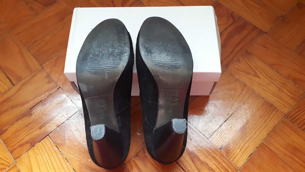 Sapatos Preto Camursa Tam 37