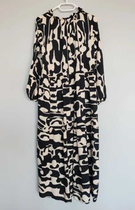 Sukienka maxi w abstrakcyjny wzór Made in Italy