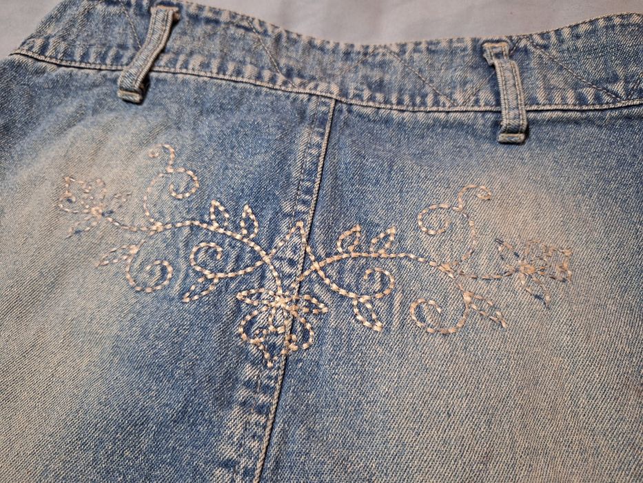 Saia de ganga c/ bordado e bolsos