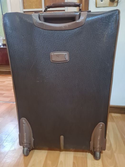 Продам б/у  чемодан