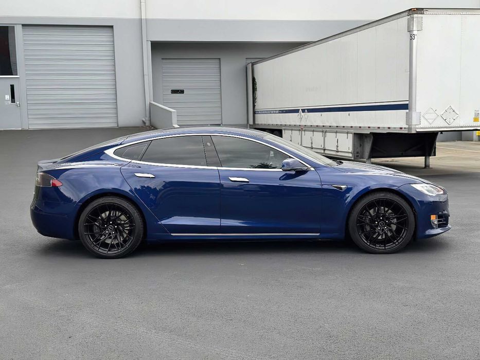 Tesla Model S P100D      2016