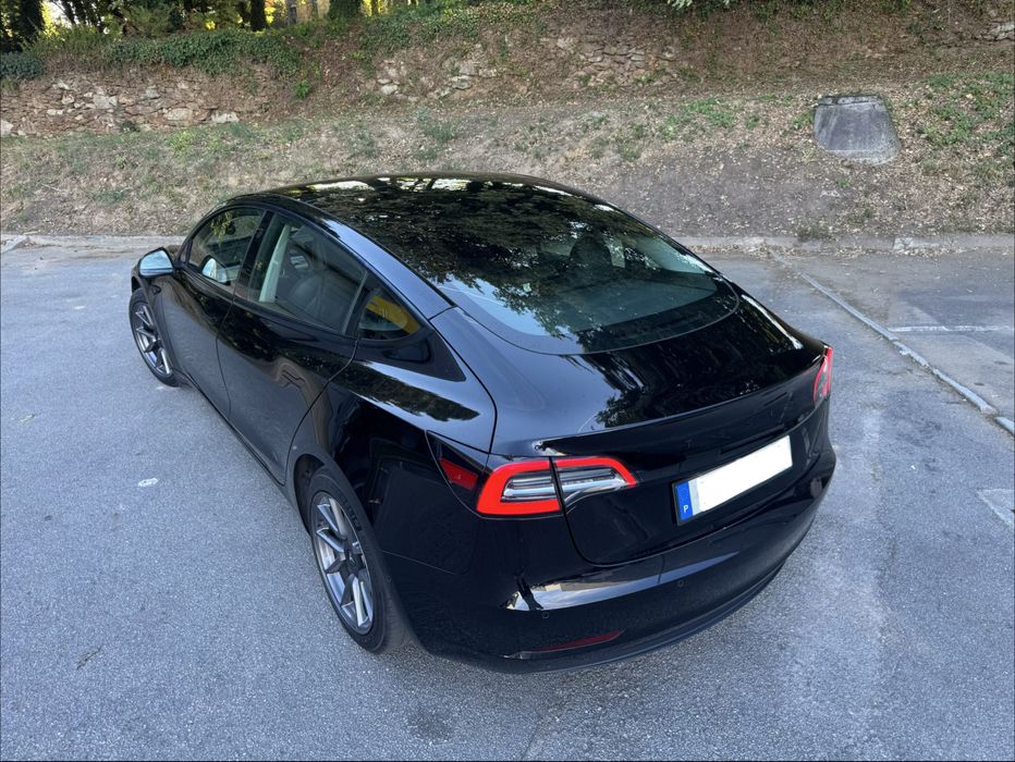 Tesla Model 3 SR+