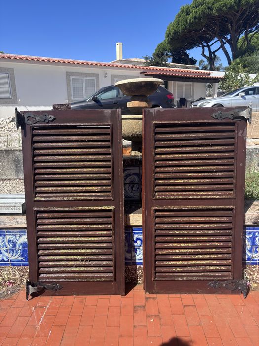 12 vãos de portadas/janelas em madeira maciça – excelente qualidade