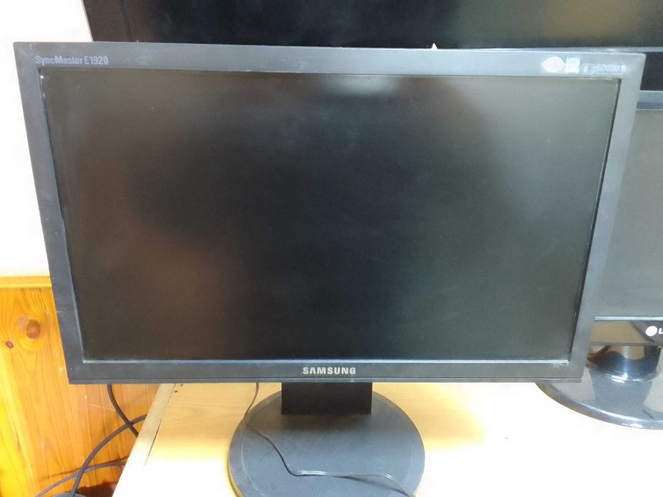 Монітор 19" Samsung E1920