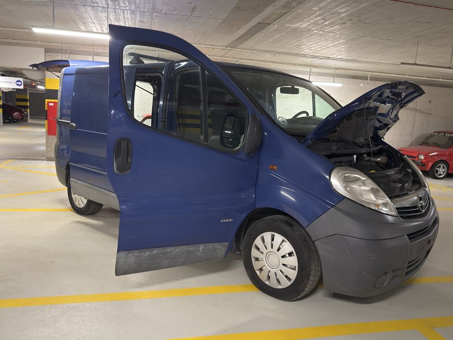 Opel. VIVARO 2.0 D // 6 передч / 2010 Р