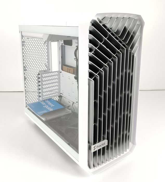 Fractal Design Torrent White TG Clear Tint (model FD‑C‑TOR1A‑03)