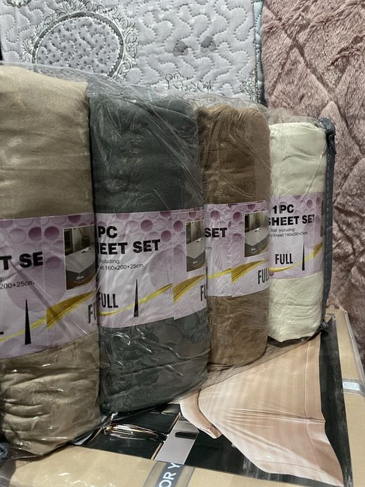 Однотонні трикотажні набори простинь повністю на резинці, фірми Koloco