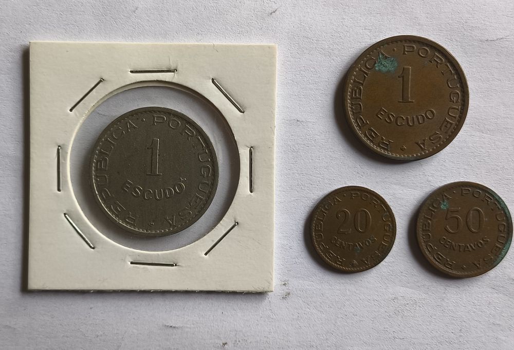 Moedas das Ex-Colonias [Angola, Guiné, Macau e Moçambique]