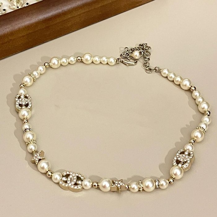 Кольє Chanel, чокер з перлин