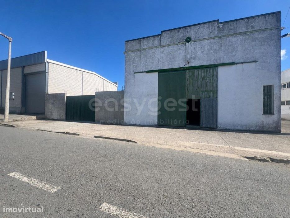 Armazém de 500 m² em Localização Estratégica na Zona Industrial