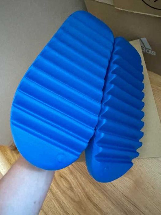 Klapki Adidas Yeezy slide azure 43