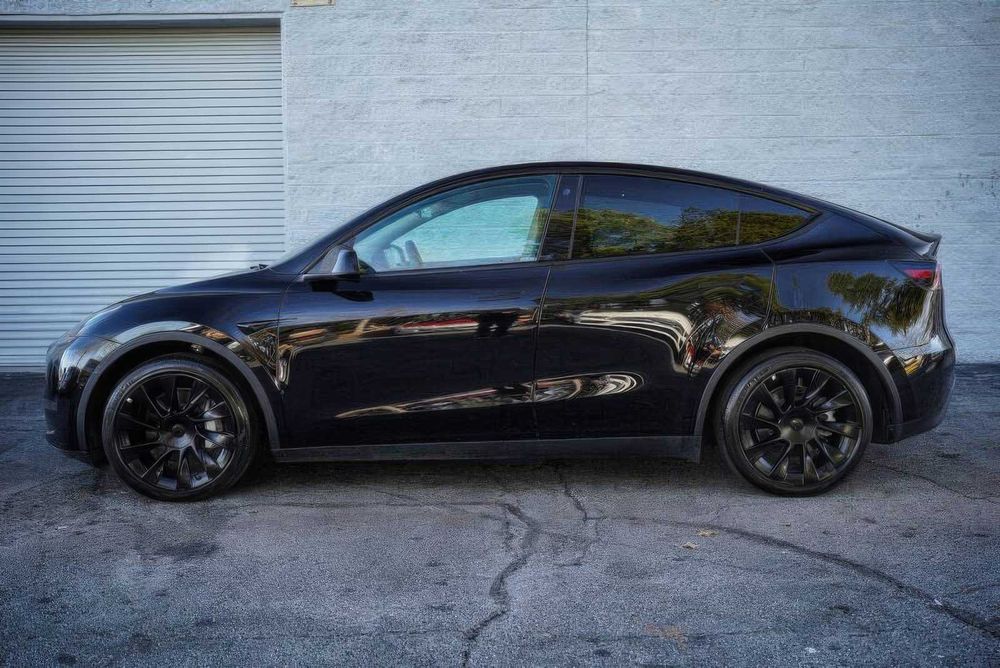 Tesla Model Y Long Range      2021