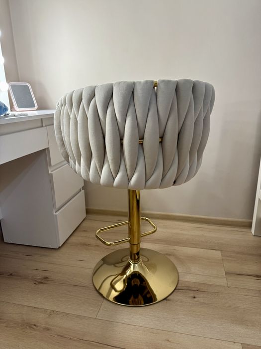 Krzesło welurowe idealne do toaletki