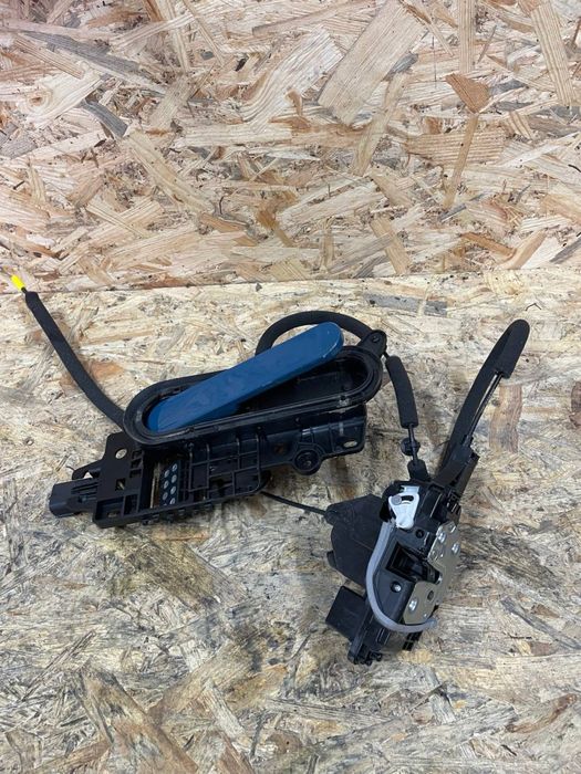 Ручка дверей Rivian