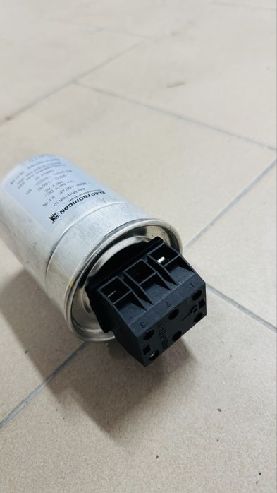 Condensador Electronicon 100uF DC AC