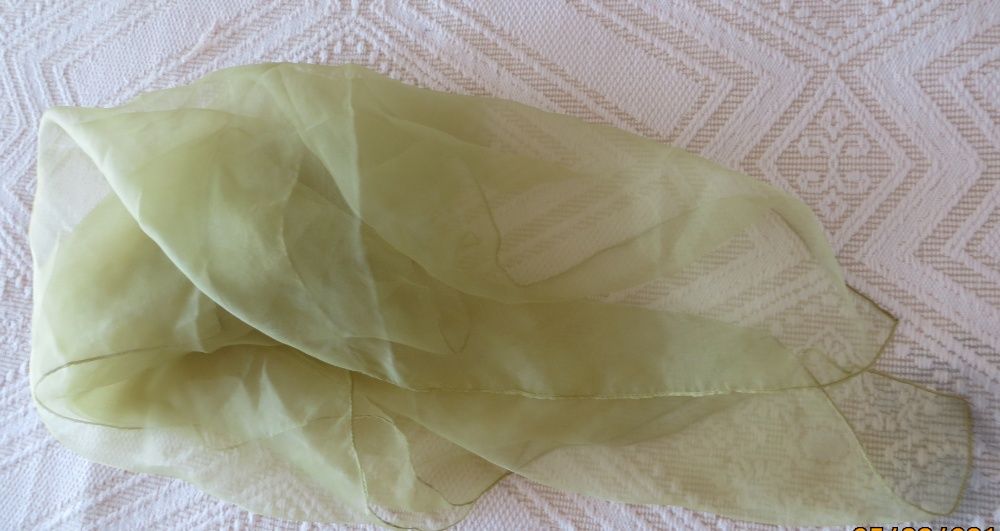 Green scarf, plain, size 75 x 75 cm, excellent condition – like new64738532115841122