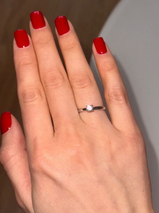 Каблучка з білого золота з діамантом