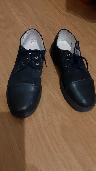 Продам демисезонные ботинки