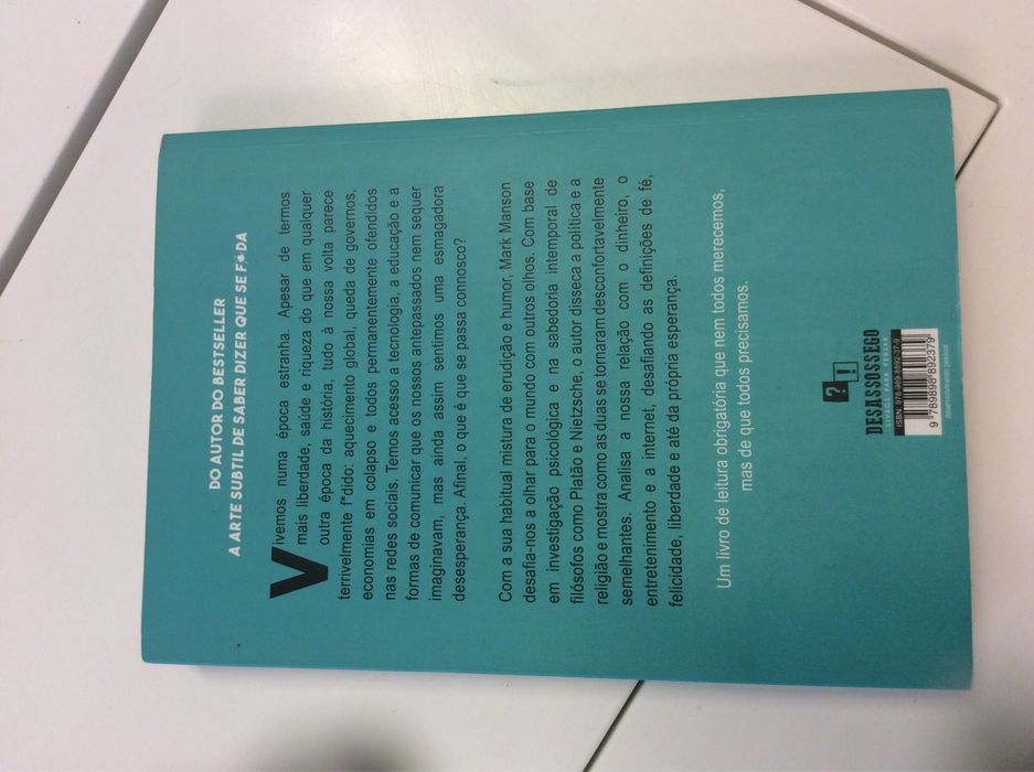Livro "ESTÁ TUDO F0DIDO"