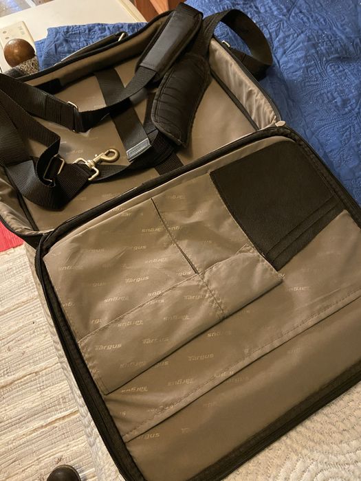 Targus, bolsa para portátil.