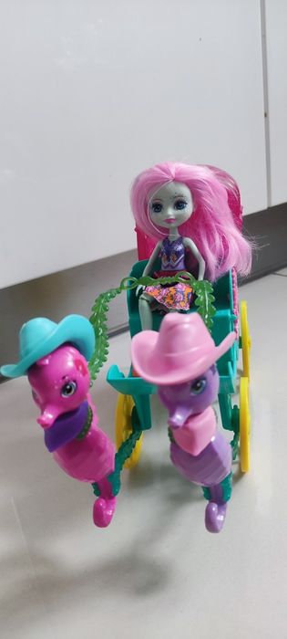 Enchantimals Powóz morskich koników z lalką