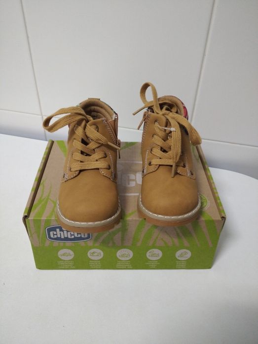 Botas novas de menino da Chicco tamanho 27